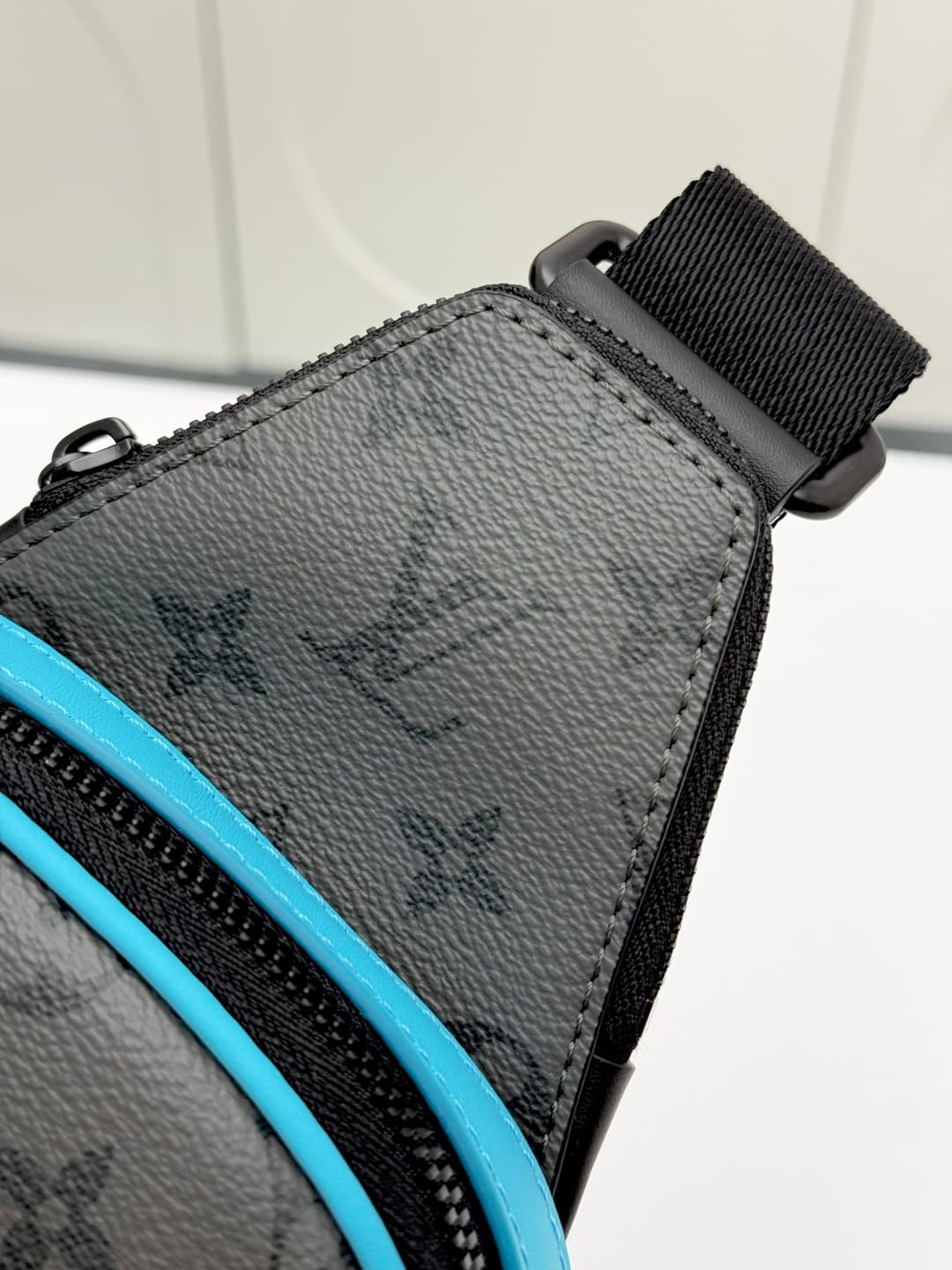 L X V Avenue Monogram Macassar M11703 Size:16*33*5.7CM