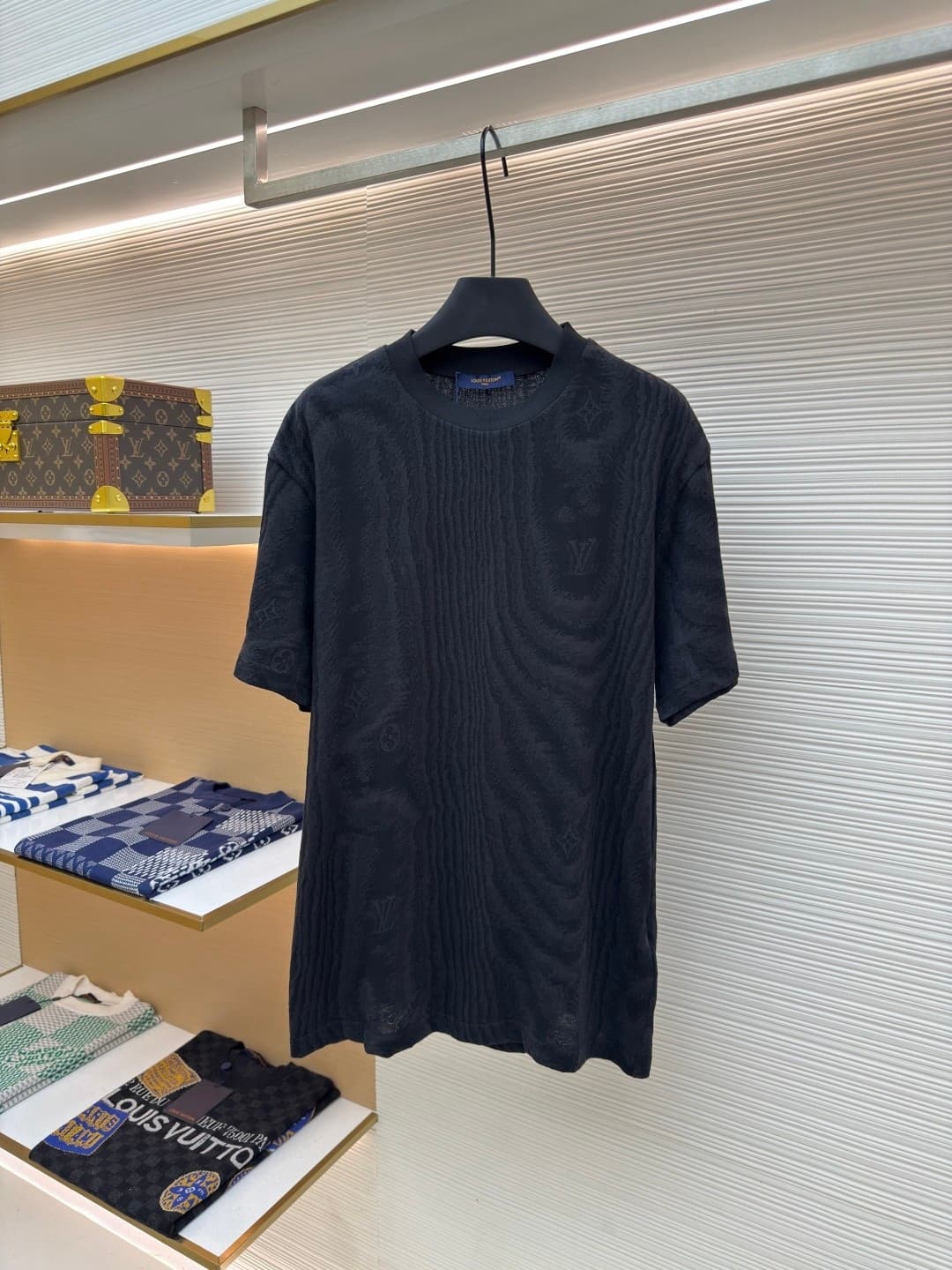 L X V T-shirt