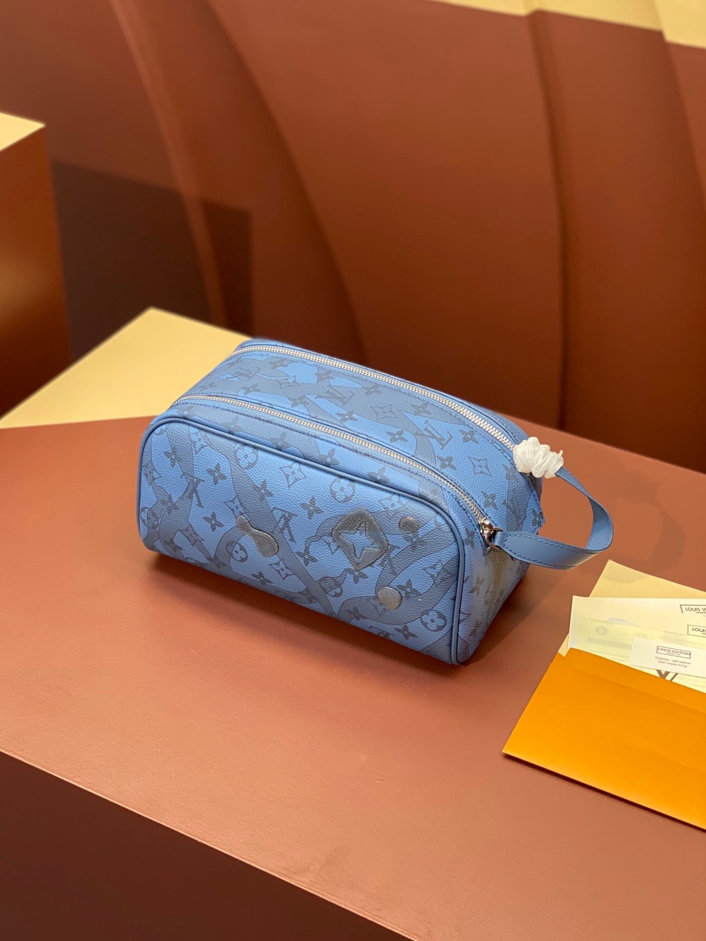 L X V Toilet bag M82337 28x15x16.5cm