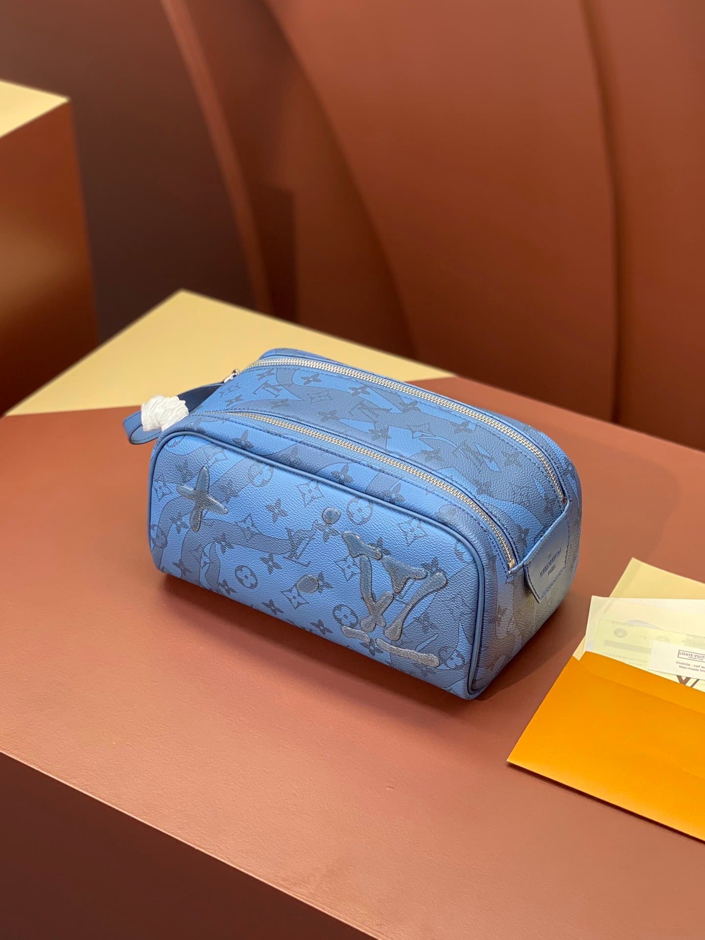 L X V Toilet bag M82337 28x15x16.5cm