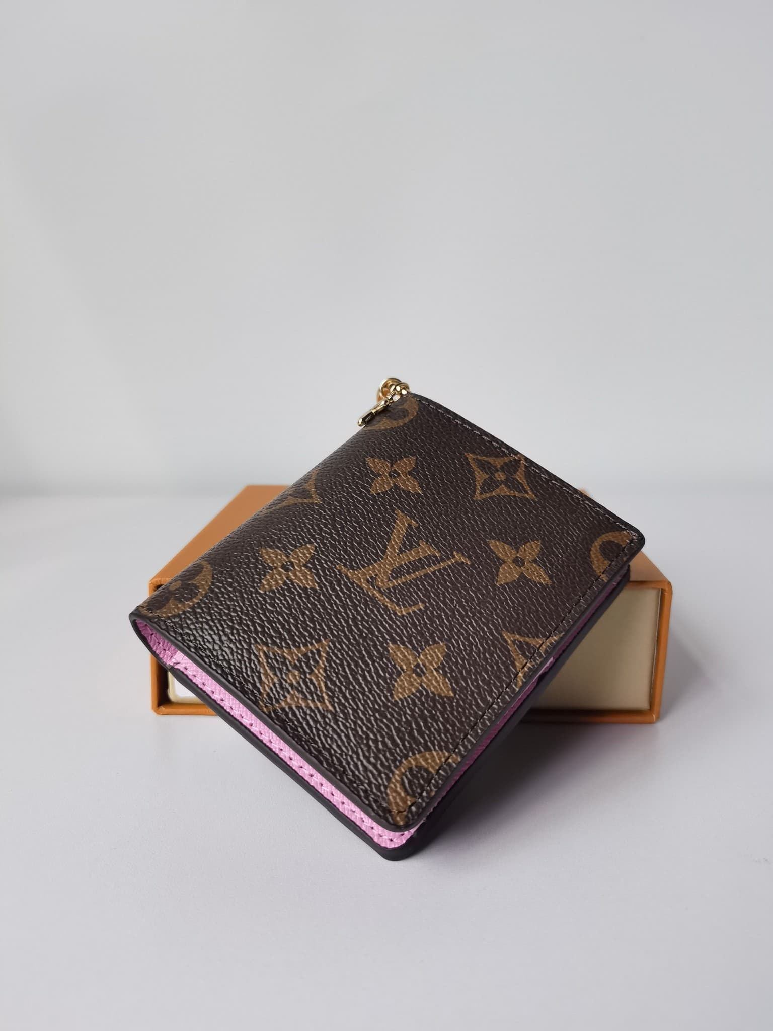 L X V Wallets Size:9x11.5x1.5cm