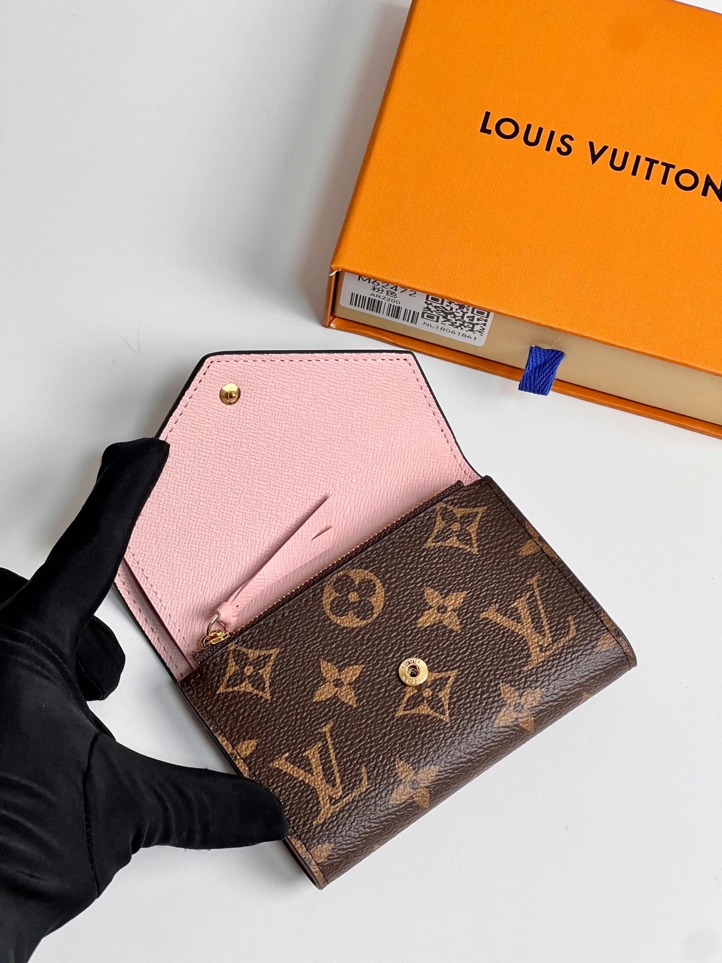 L X V Wallets Size:12x9.5x2.5cm