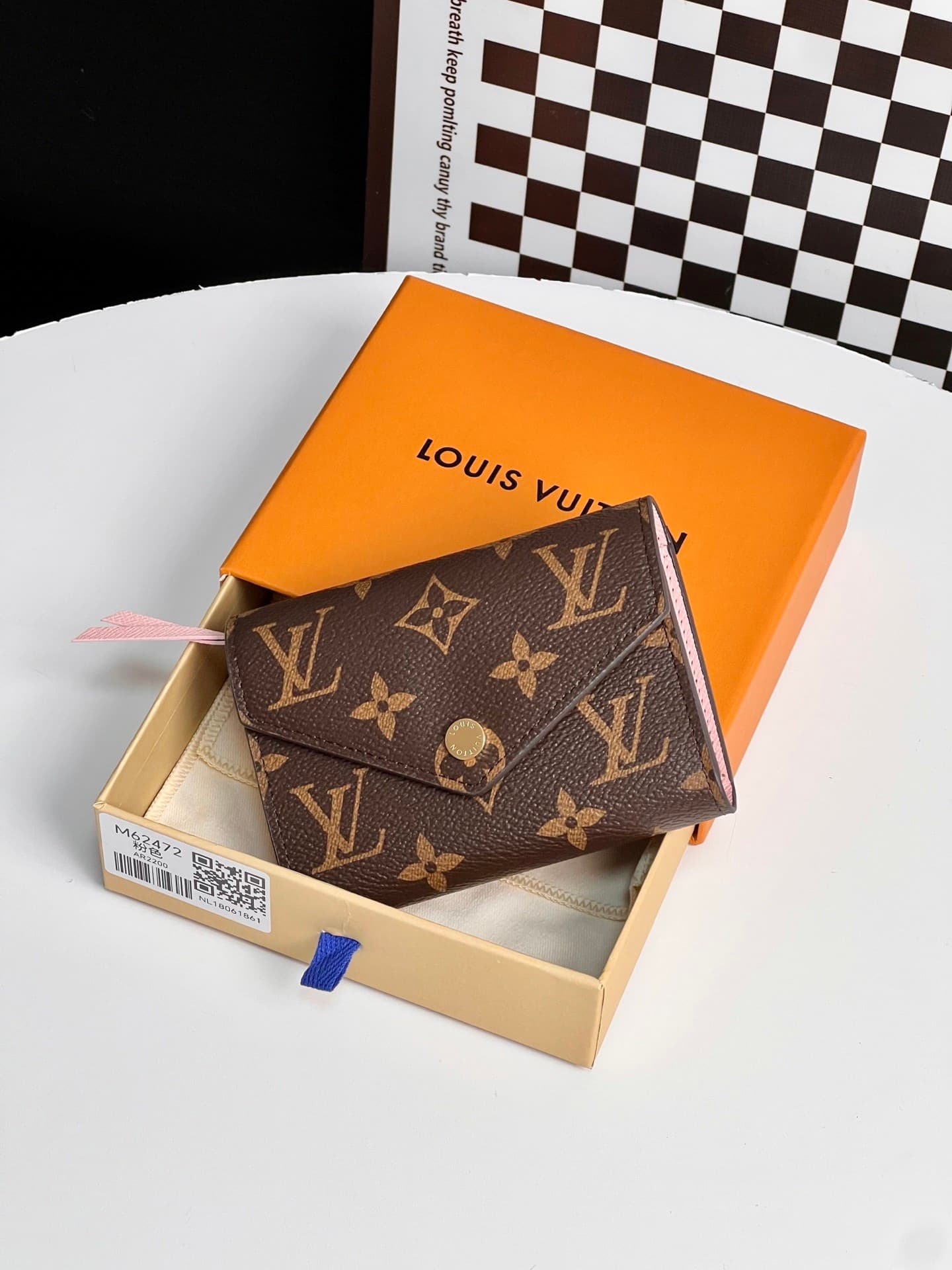 L X V Wallets Size:12x9.5x2.5cm