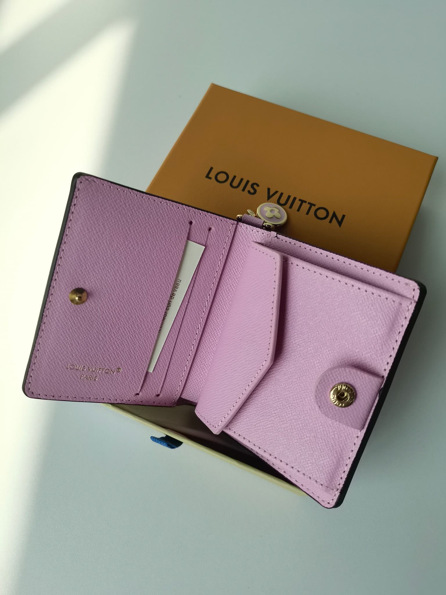 L X V Wallets Size:9x11.5x1.5cm