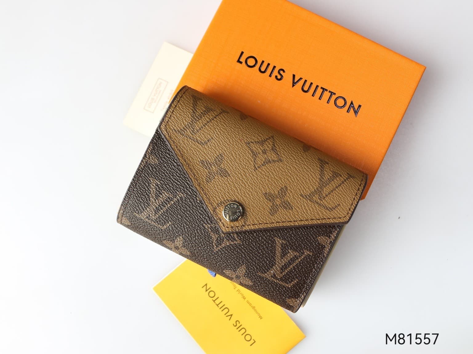 L X V Wallets Size:12x9.5x1.5cm