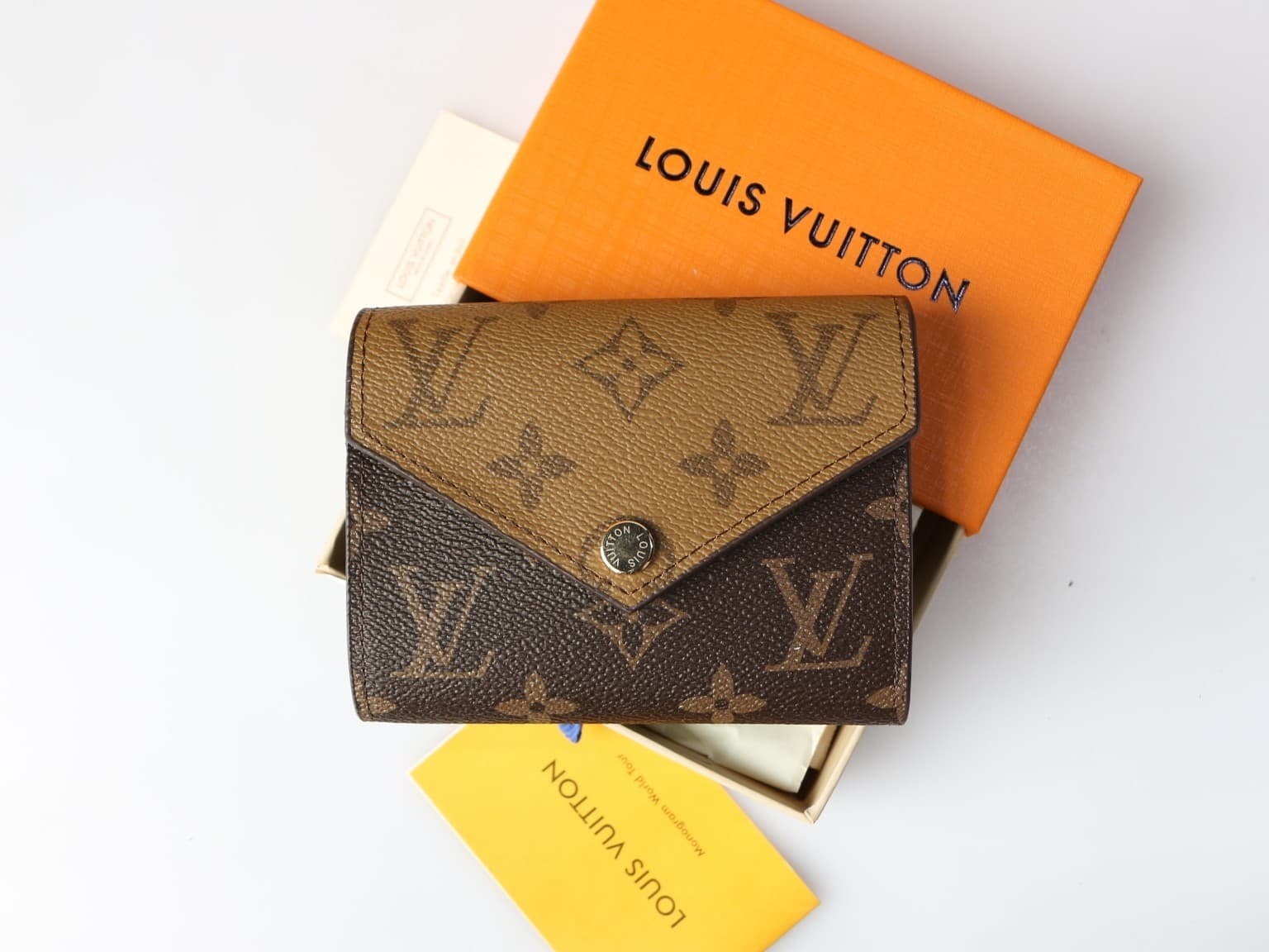 L X V Wallets Size:12x9.5x1.5cm