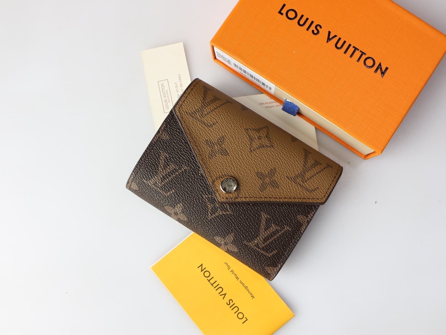 L X V Wallets Size:12x9.5x1.5cm
