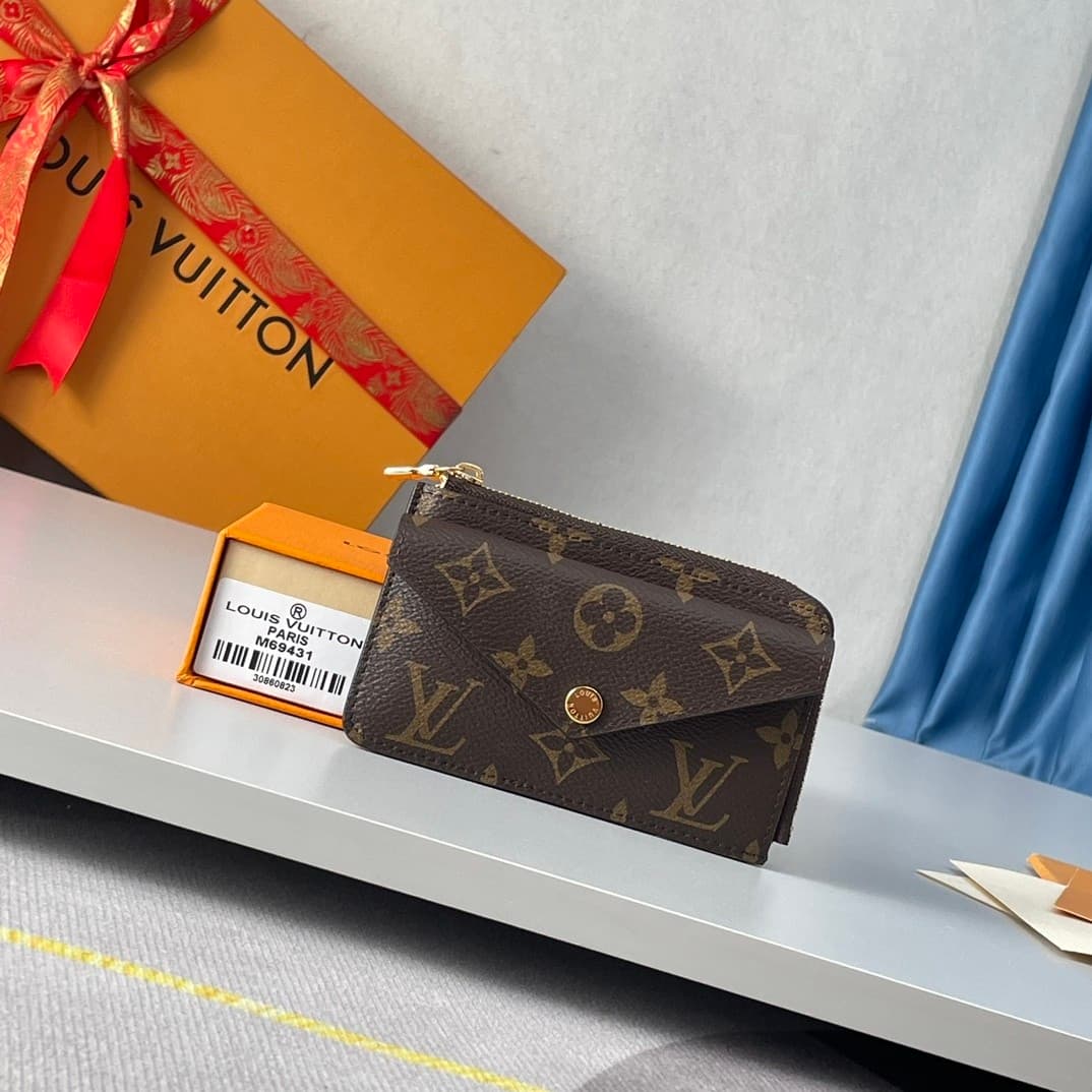 L X V Wallets Size:13x9.5x2.5cm