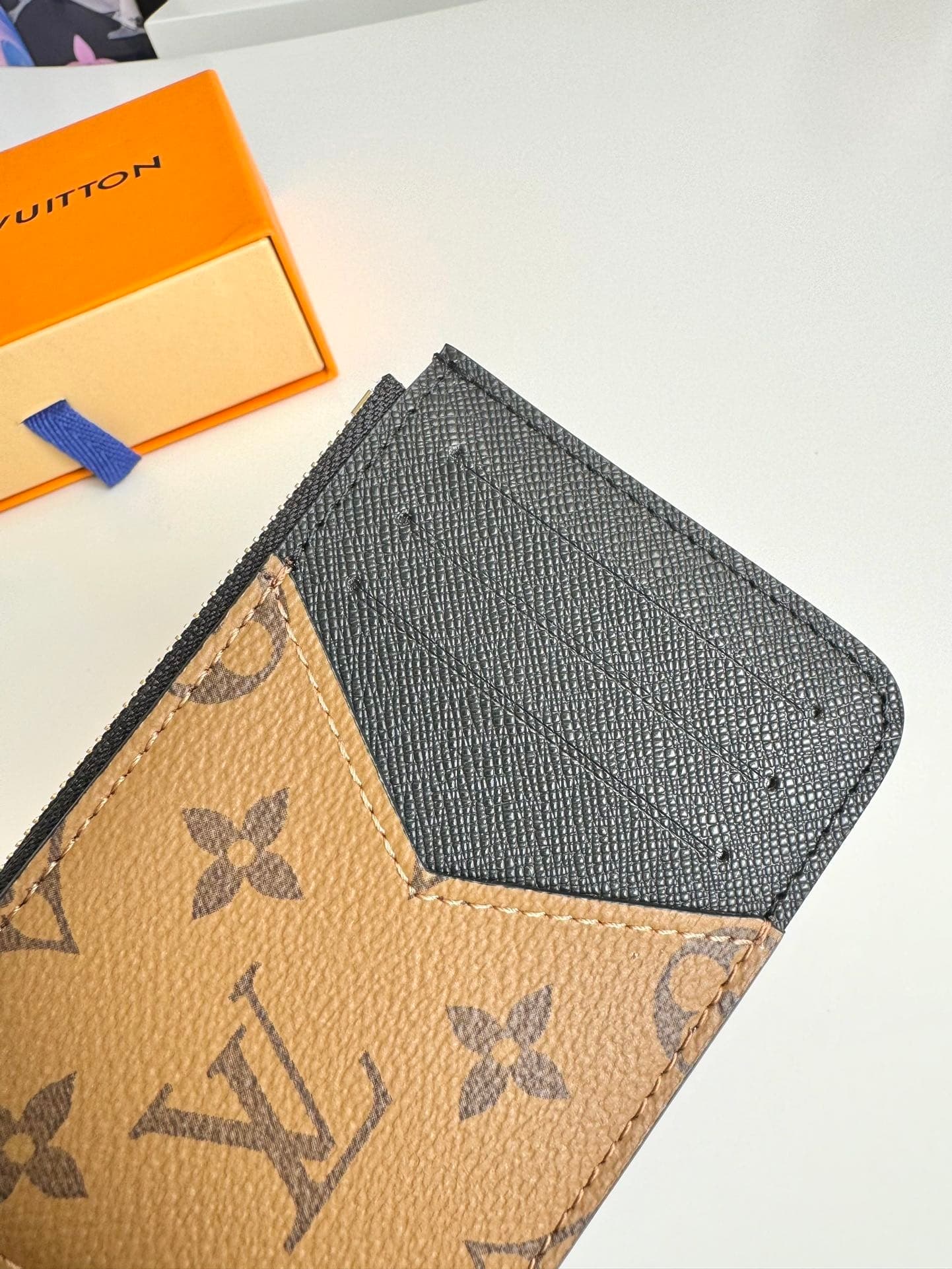 L X V CARD HOLDER 12x8x0.8cm