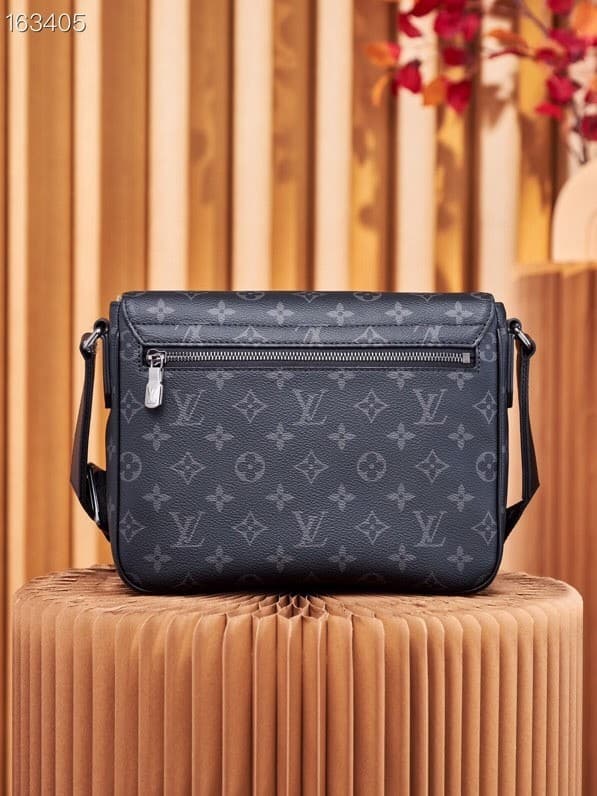 L X V District M46255 Size:26x20x7cm