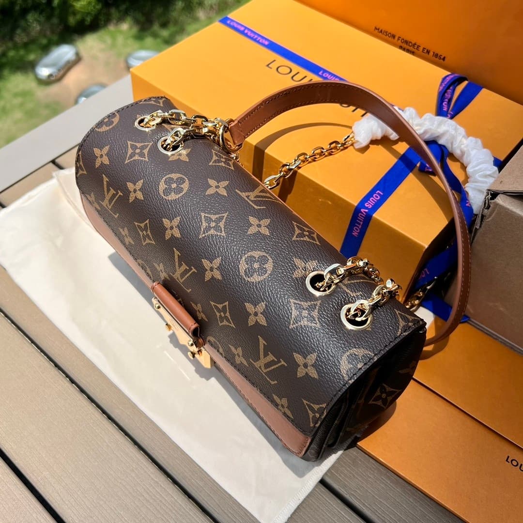 L X V Marceau M46127 Size:24.5x15x6.5cm