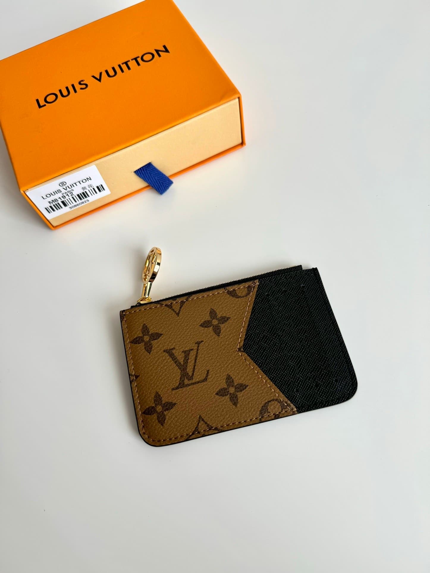L X V CARD HOLDER 12x8x0.8cm