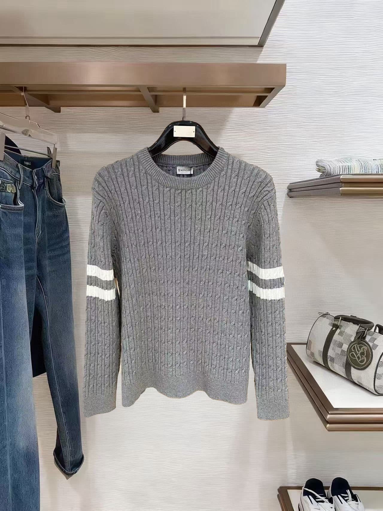 MONC Sweater(Multiple colors)
