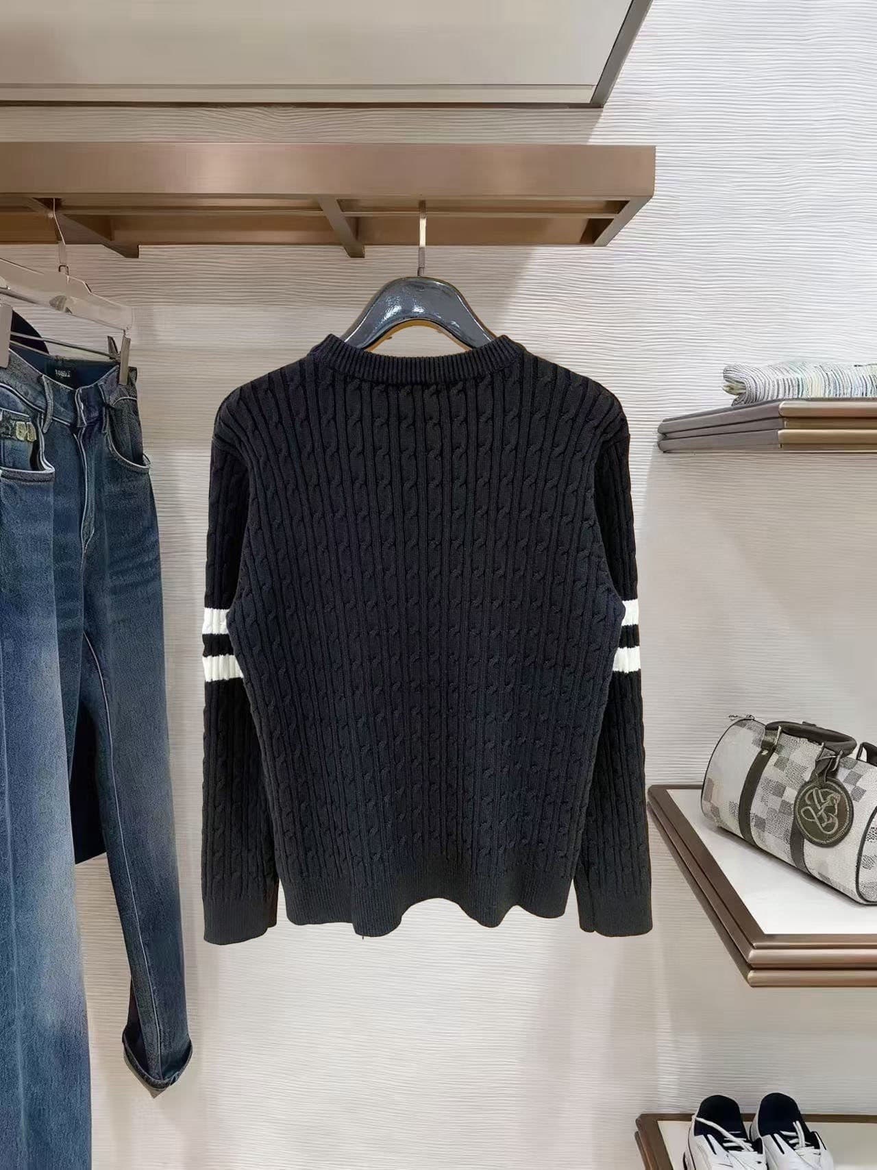 MONC Sweater(Multiple colors)